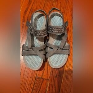 Ladies sz 8 Bare-trap Gray Sandals.